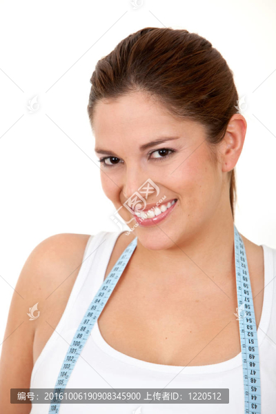 帶測量帶的女人