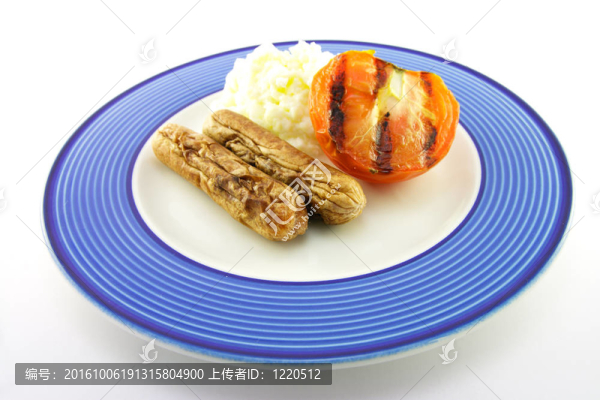 在盤子上煮的早餐
