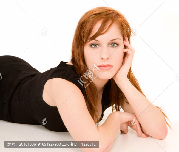美麗的紅發(fā)女孩肖像