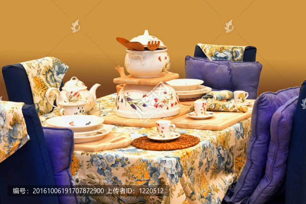 餐桌上的2