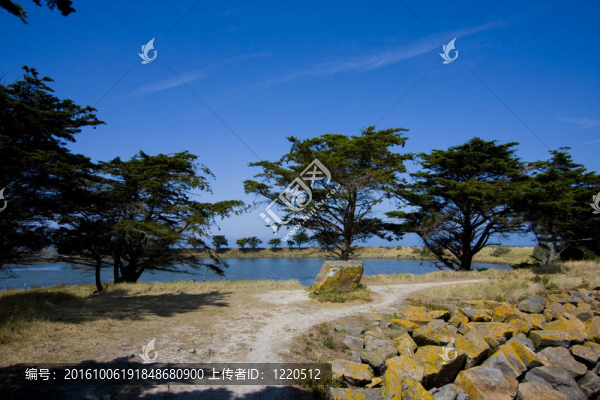 對努瓦爾穆捷島