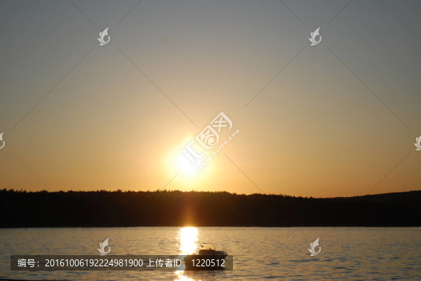 夕陽與船