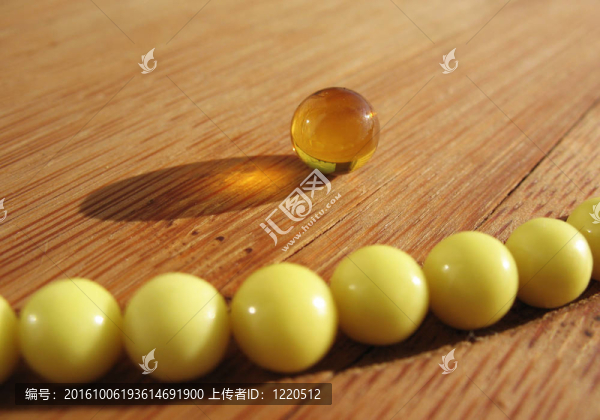 在不透明的背景上清除球