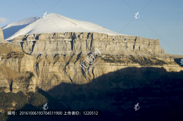 比利牛斯山脈