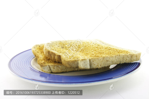 在盤子上烤面包