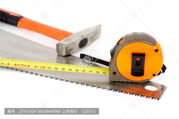 白色背景下的施工工具