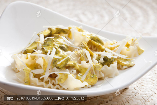 雞肉和咖喱意大利面