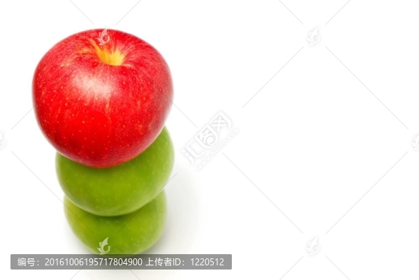 一堆蘋果頂上的紅蘋果