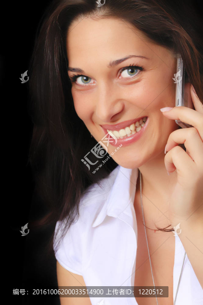 商業(yè)婦女在電話上孤立的白色背景