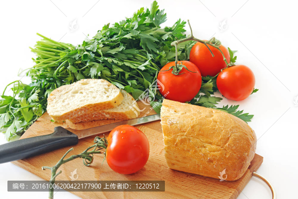 健康的食物。蔬菜和面包