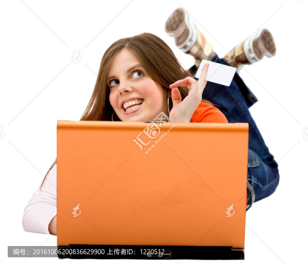 漂亮的女人帶著一臺筆記本電腦