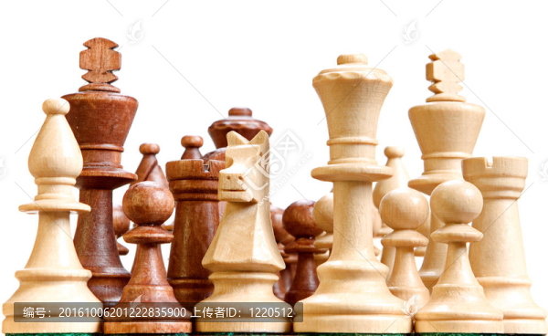 白色背景下的國際象棋。