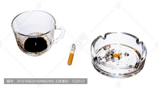 白色背景上分離的香煙