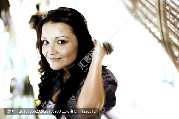 藍眼睛的女人