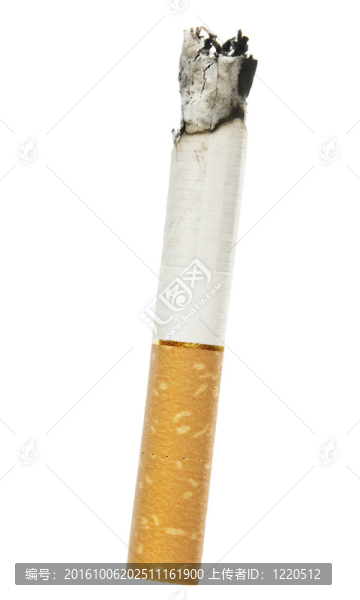 白色背景上分離的香煙