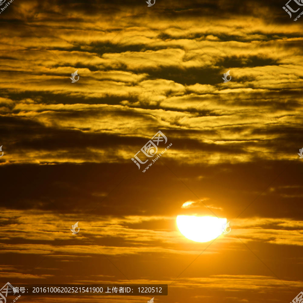 日出的天空