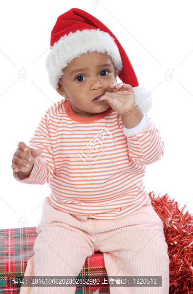 帶santa帽子的小女孩