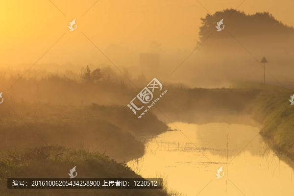 荷蘭有霧和日出的風(fēng)景