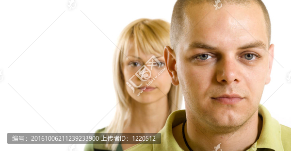 在一個女人面前的男人