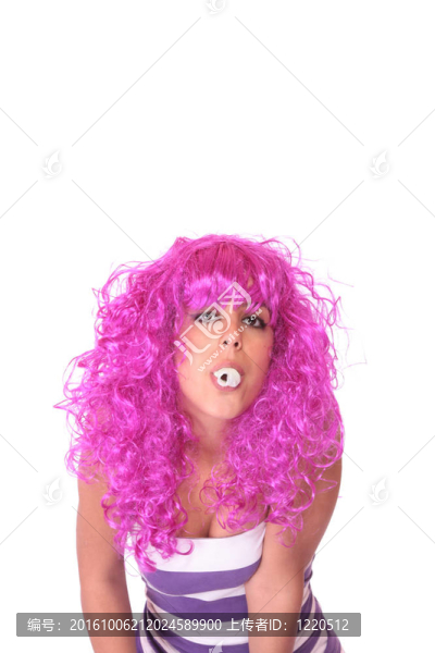 年輕女人的肖像；做鬼臉
