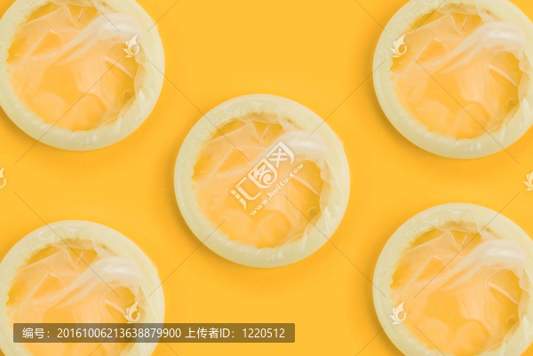 橙色背景上的安全套