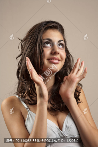 西班牙裔的年輕女士