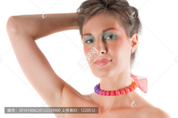 年輕漂亮的黑發(fā)女人