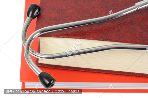 聽(tīng)診器在書