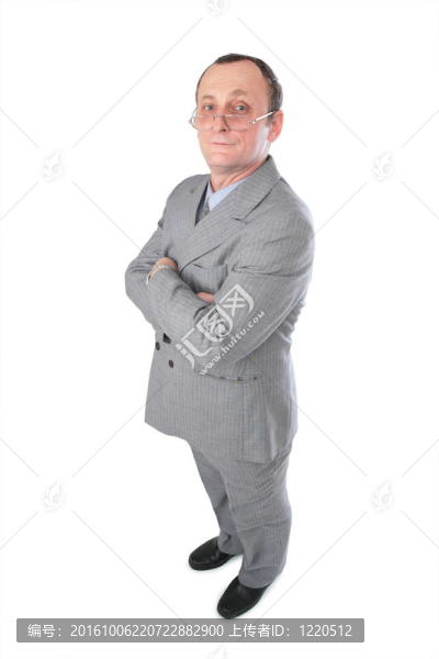 穿著灰色西裝的男人