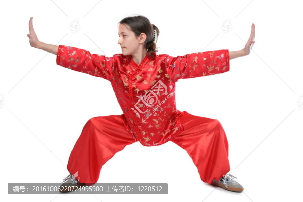 功夫女孩低姿態(tài)