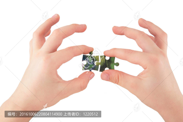 有拼圖的兩個手