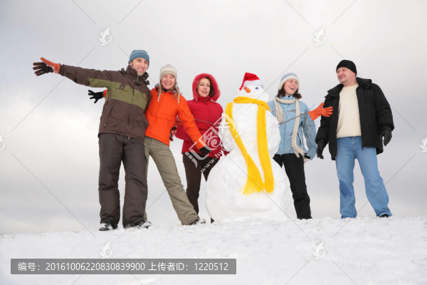 一群雪人的朋友