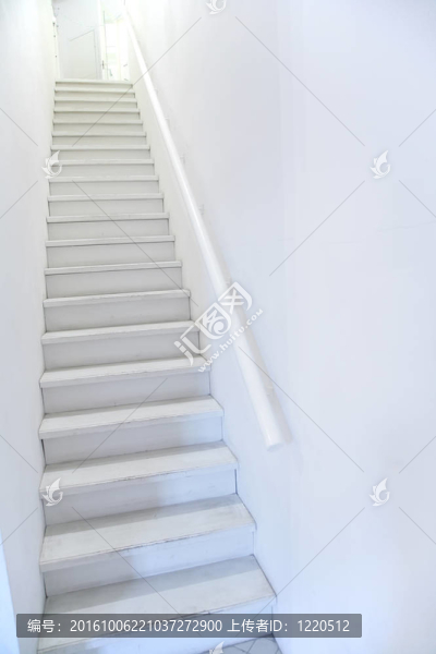 窄白梯樓梯
