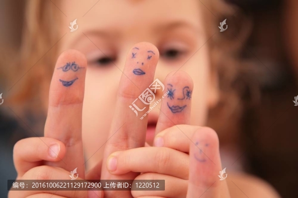 孩子與被拉的人手