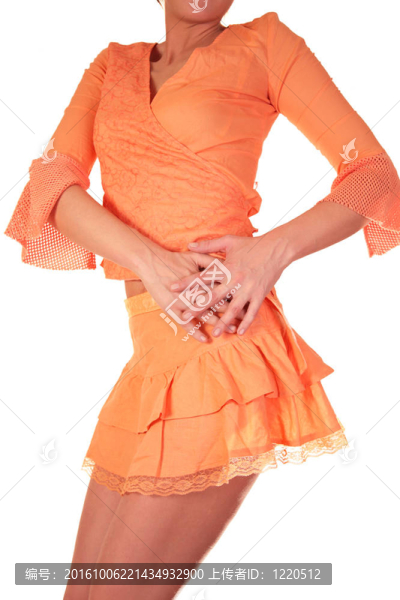 穿橙色衣服的女孩