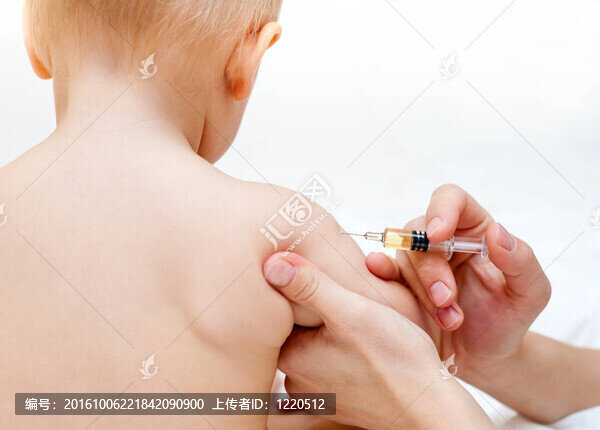 小嬰兒打針