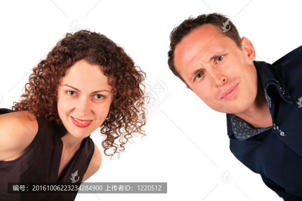 年輕好奇的夫婦
