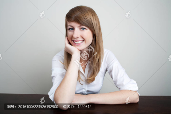 商業(yè)微笑的女人