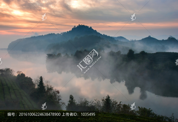 小湖風(fēng)光
