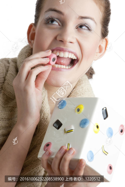 與甘草糖果的女人肖像