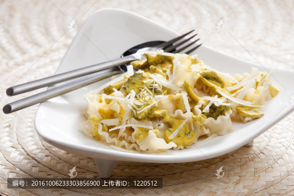 雞肉和咖喱意大利面