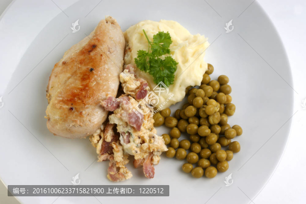 土豆泥配雞肉片；洋蔥和有機豌豆