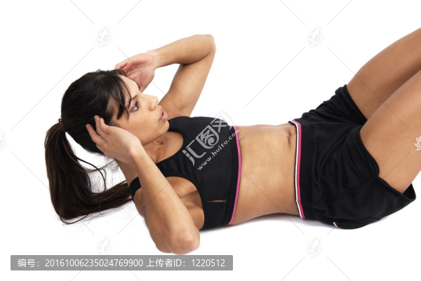 美麗的黑發(fā)女子運(yùn)動(dòng)