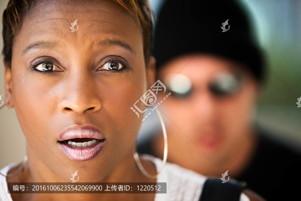 女人被跟蹤