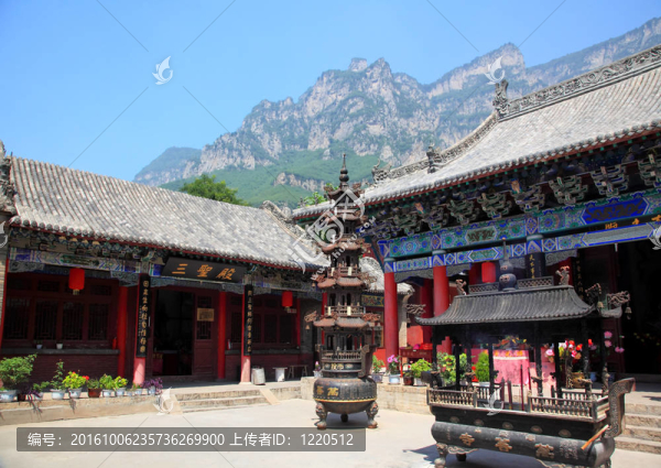 云泰山的一座寺廟；