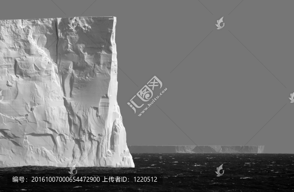 灰色孤立冰山