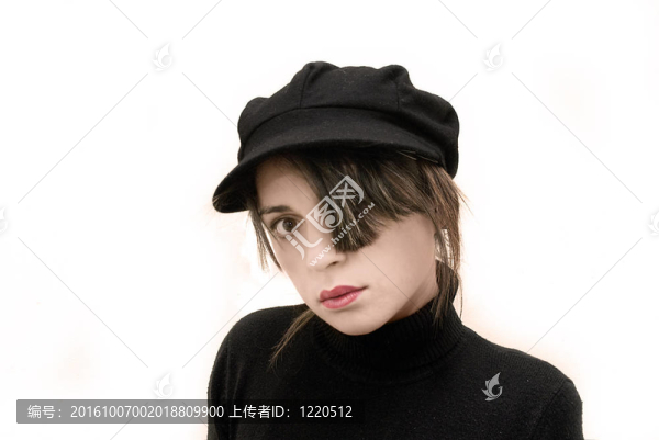 一個戴帽子的年輕女人的肖像。