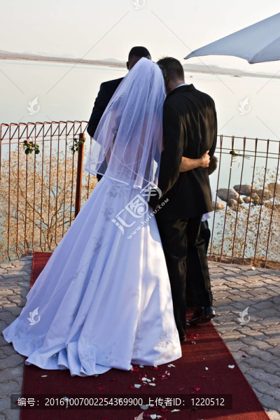 新婚夫婦