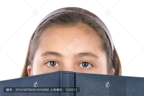 可愛(ài)的女孩與一本書(shū)