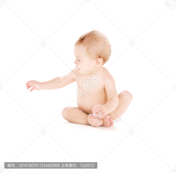 坐在尿布男孩